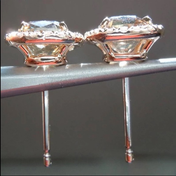 New Women’s Rose Gold Diamond Stud Earrings - Picture 5 of 5